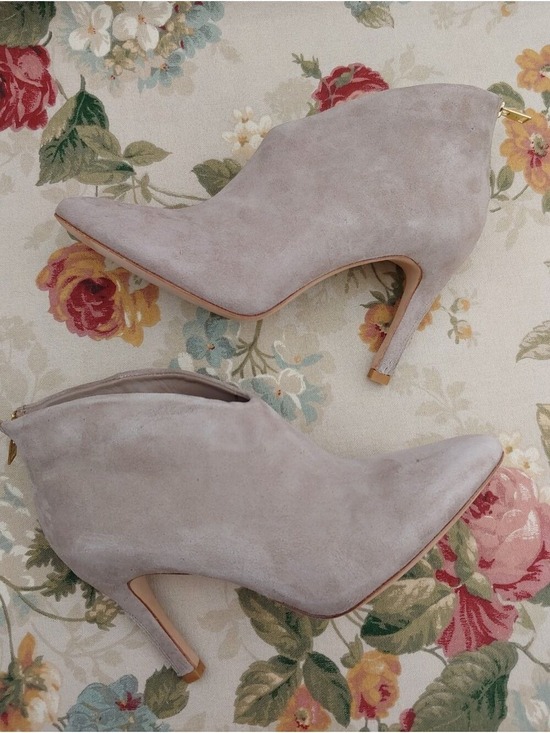 Joie Shoes - Joie Jadyn Pointed-Toe Suede Ankle Booties in Light Taupe Women's 37.5 US 7.5